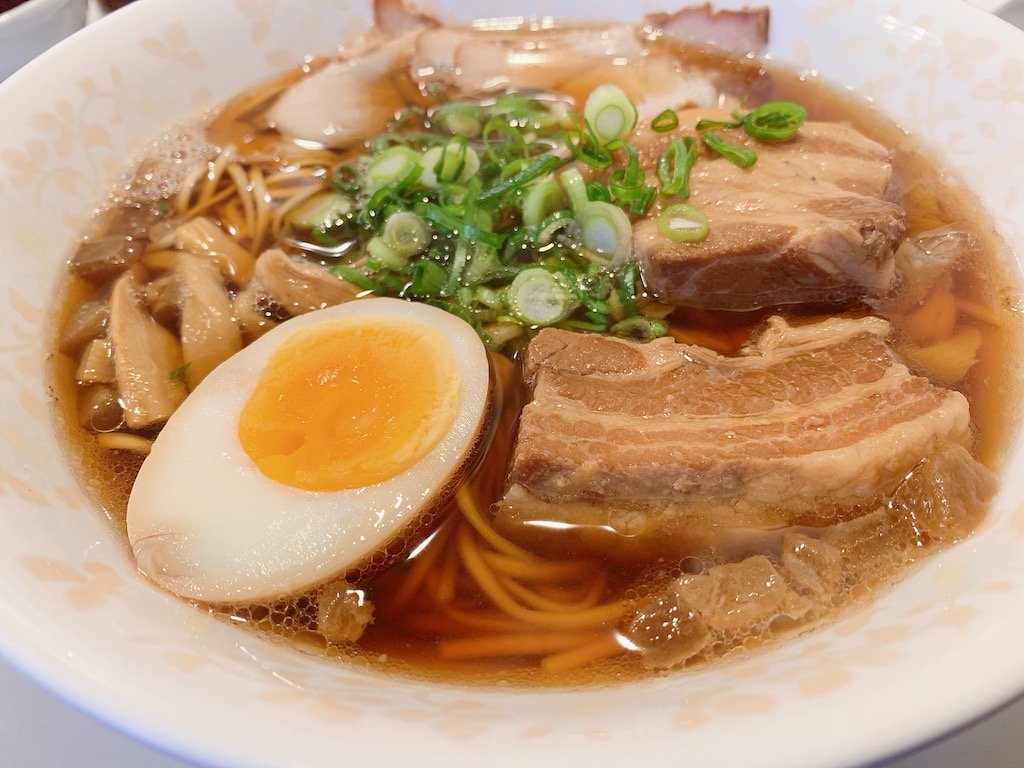 #人気#大阪で本場の尾道ラーメンが食せる奇跡！麺は現地・尾道の老舗製麺所より毎日直送、出汁は高級羅臼昆布も使用など素材へのこだわりが凄く、完成度の高い逸品に仕上がっている。